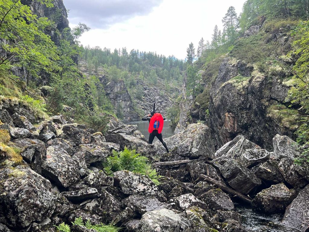 Seikkailu-uimari Janne Hinkkanen Vätsärin erämaassa