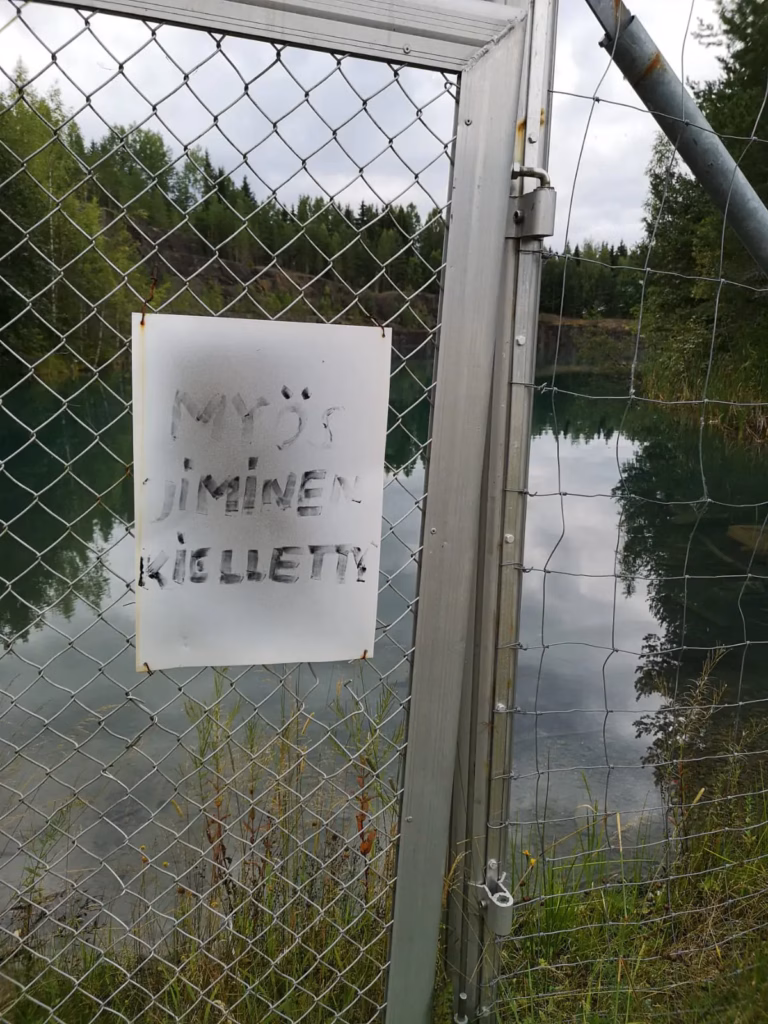 uiminen kielletty -kyltti